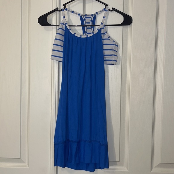 Lululemon tank top size 4 with built in sports bra - Picture 2 of 6